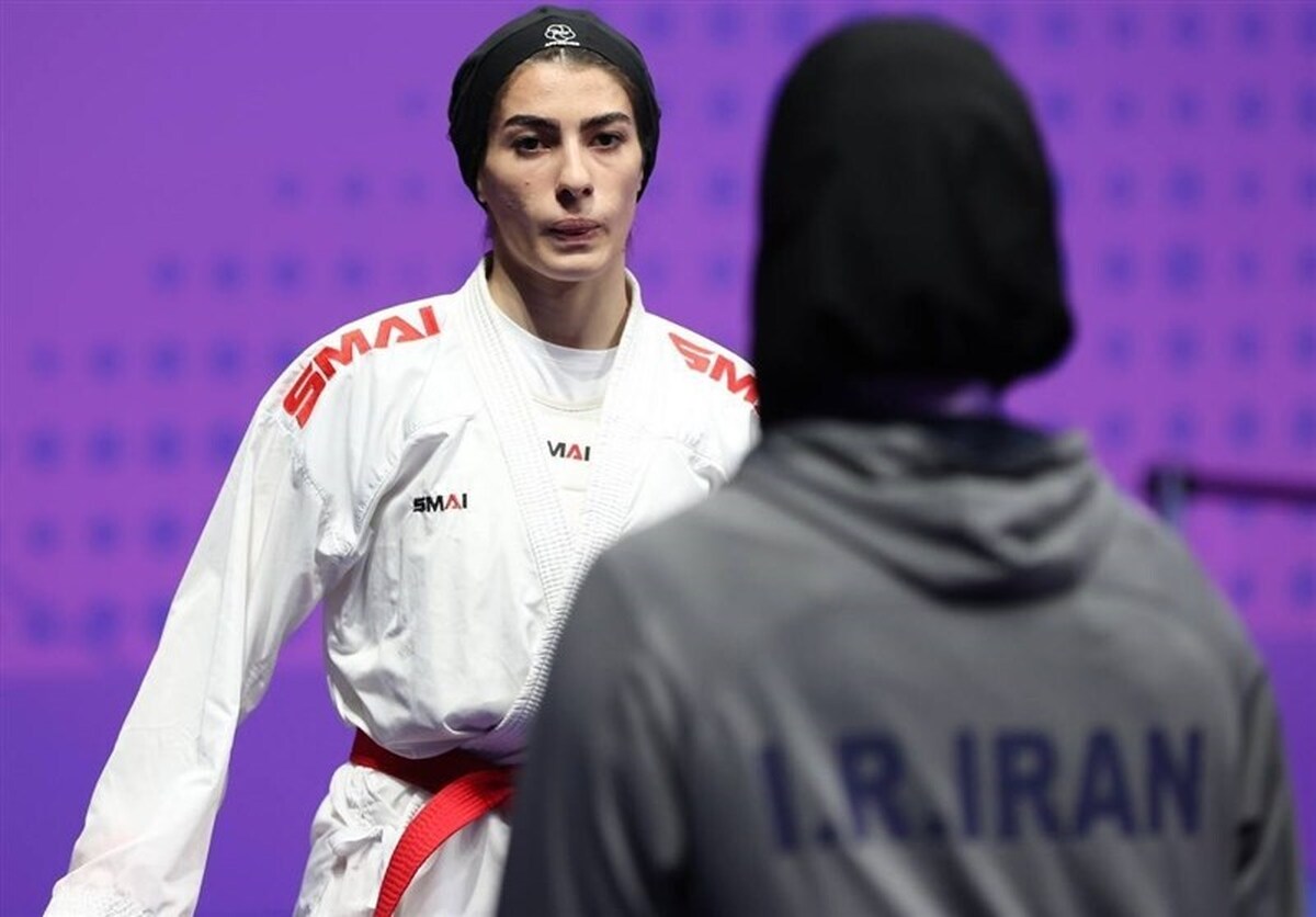 آتوسا گلشادنژاد با قهرمانی در وزن ۶۱- کیلوگرم مسابقات کاراته قهرمانی جهان، نخستین مدال طلای تاریخ کاراته بانوان ایران را به نام خود ثبت کرد.