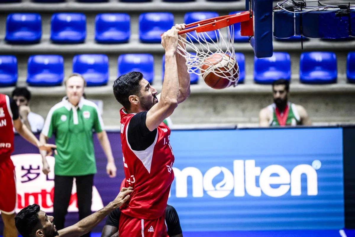 تیم ملی بسکتبال ایران با دومین برد پیاپی مقابل عراق، گام مهمی به سوی صعود در مقدماتی جام جهانی ۲۰۲۷ برداشت.