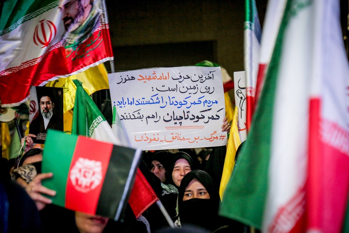 مهاجران افغانستانی با حضور در عرصه میدان شهدای مشهد با رهبر انقلاب اسلامی بیعت کردند + فیلم