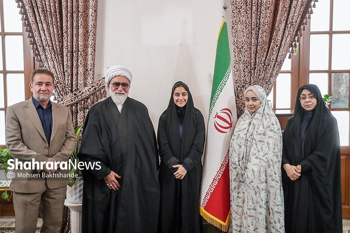 دیدار تولیت آستان قدس رضوی با &laquo;سارا دیدار&raquo; بازیکن تیم ملی فوتبال ایران