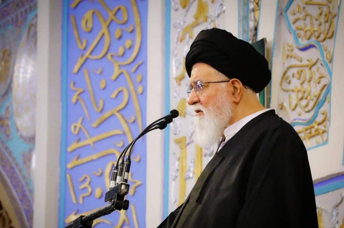 آیت&zwnj;الله علم&zwnj;الهدی: آمریکا در هر دو جبهه جنگ نرم و سخت شکست خورده است | اهتزاز پرچم ایران در خاک آمریکا از هر خاری کشنده&zwnj;تر است