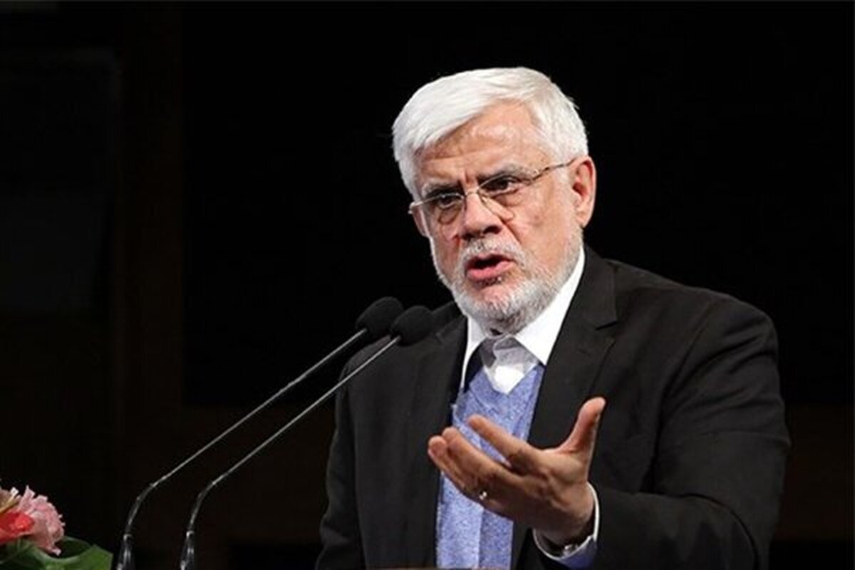 عارف: ترامپ در عصر حجر مانده است