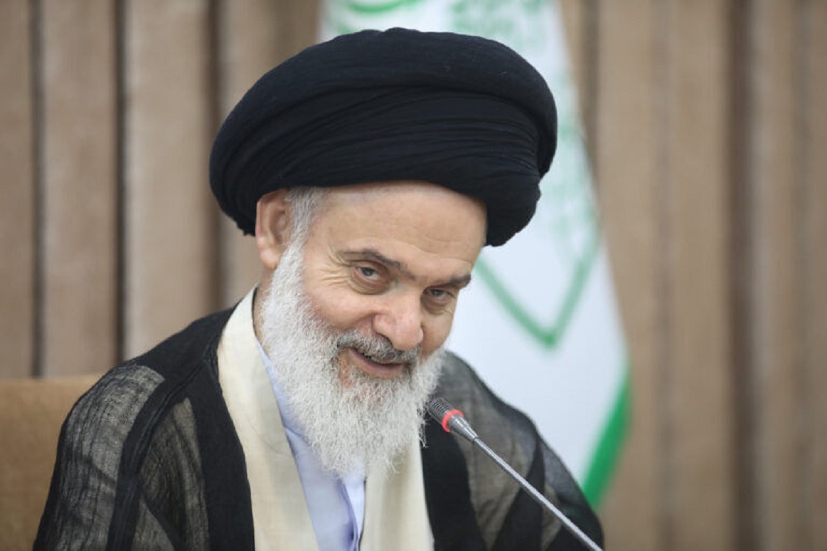 رئیس جامعه مدرسین حوزه علمیه قم بر حضور مستمر مردم و حوزویان در میدان دفاع از رهبر معظم انقلاب تاکید کرد