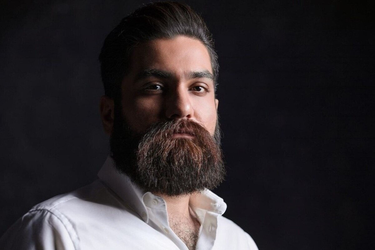 ویدئو| علی زندوکیلی با حضور بر روی خطوط ریلی از وطن خواند