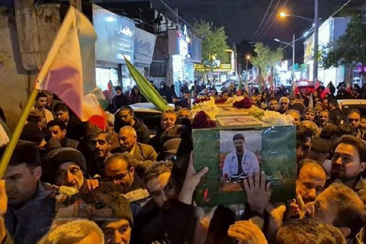 برگزاری مراسم تشییع و تدفین پیکر شهید &laquo;حسین عشقی&raquo; از شهدای جنگ تحمیلی سوم امروز در مشهد (۱۹ فروردین ۱۴۰۵) + فیلم