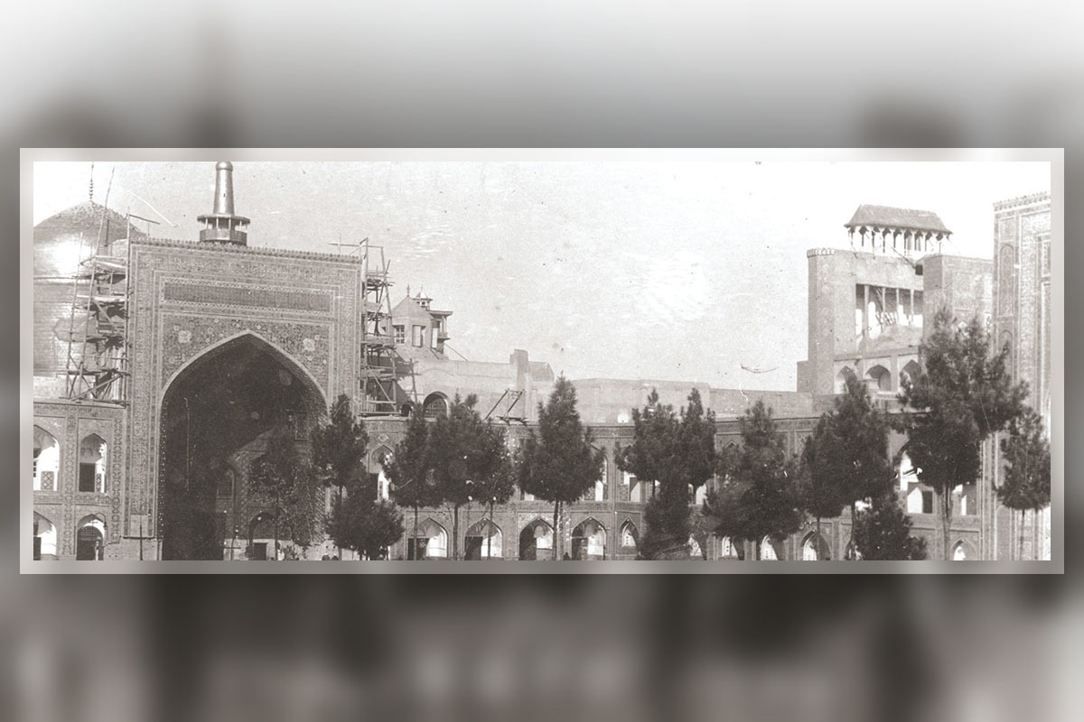 به بهانه انتشار یک عکس ۶۹ ساله از صحن آزادی | اعتمادالسلطنه و روایت توسعه و تزیین &laquo;صحن نو&raquo;