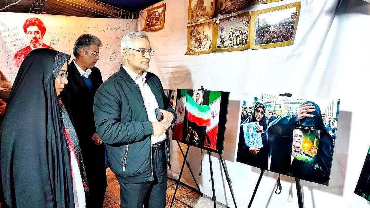 راه اندازی اولین نمایشگاه عکس خیابانی میدان داری حماسی بانوان مشهد | استقبال مردم از آثار عکاسان شهرآرا