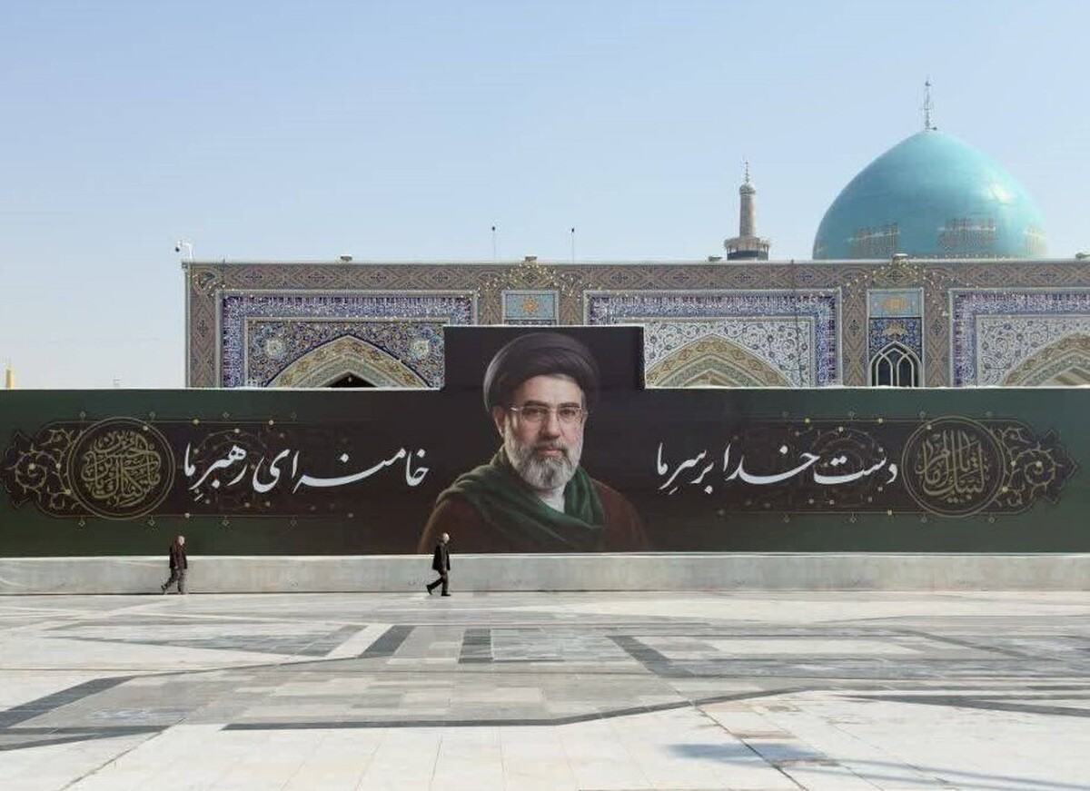 اکران دیوارنگاره ۱۵۰ متری بیعت باسومین رهبر انقلاب در صحن پیامبر اعظم (ص)