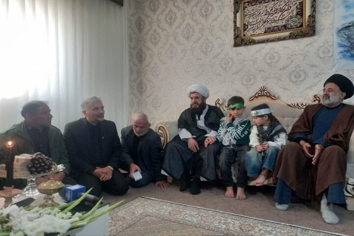 ابلاغ پیام رهبر انقلاب توسط نماینده ولی&zwnj;فقیه در بنیاد شهید به خانواده&zwnj;های شهیدان اشرفی، فاتحی و ملکی