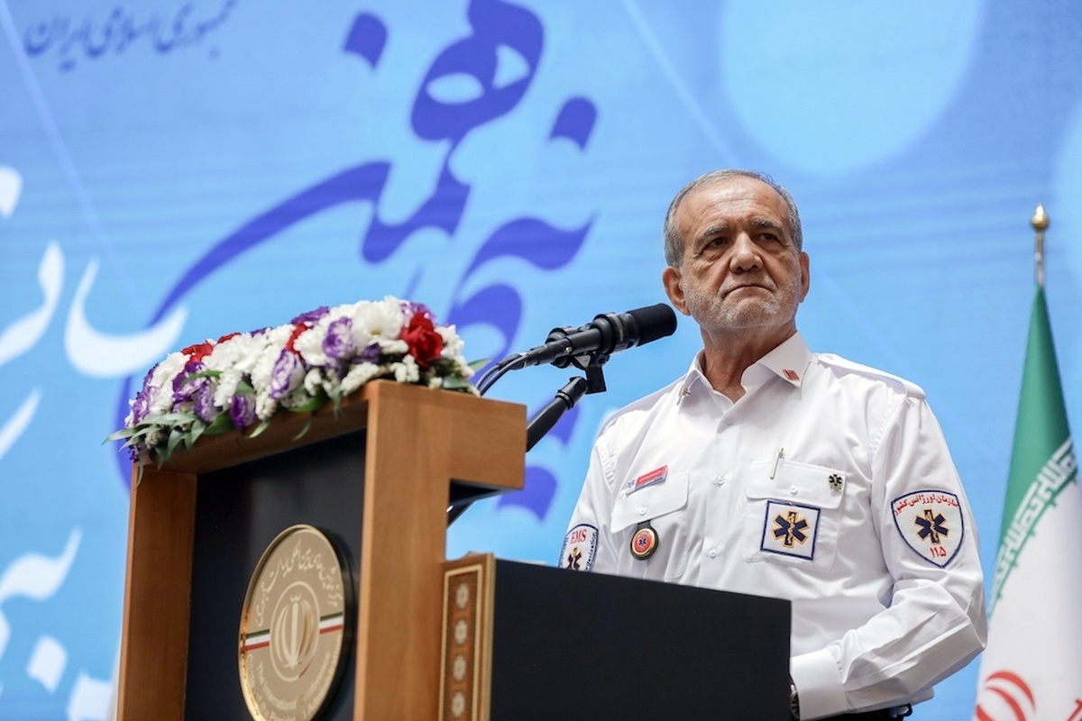 رئیس جمهور: کادر درمان، ستاره‌های درخشان جنگ بودند
