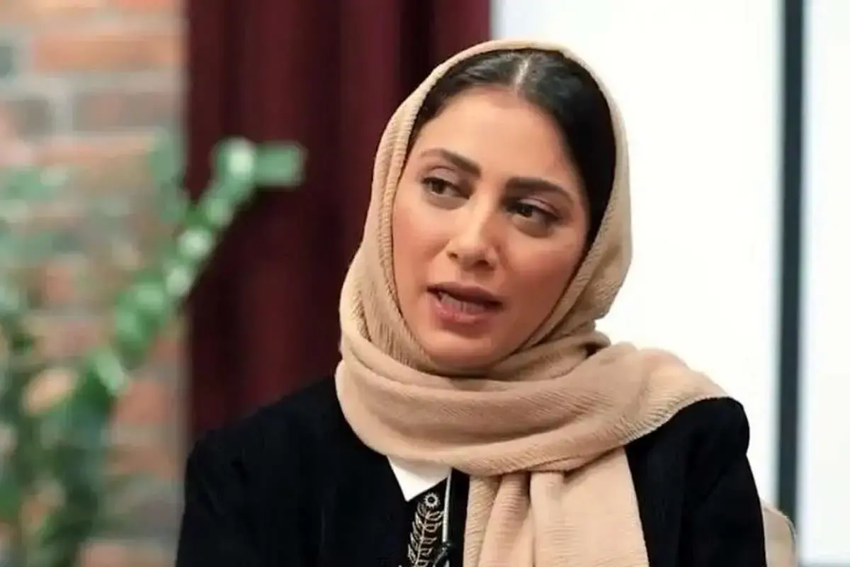 مونا فرجاد: به همین راحتی از بمباران حرف نزنین