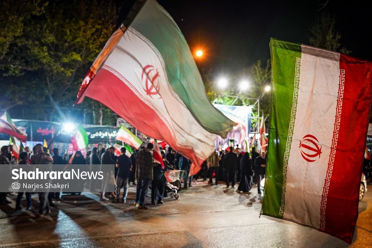 ویدیو| بانوی وطن&zwnj;پرستی که با چرخ خیاطی به خیابان آمد برای ترمیم و دوردوزی پرچم ایران