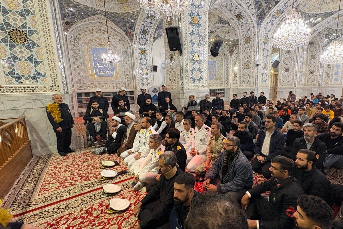 ویدئو | حضور بازماندگان ناوشکن دنا در حرم مطهر رضوی