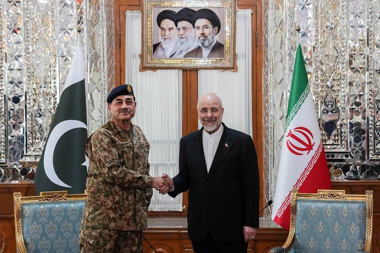 فرمانده ارتش پاکستان با محمدباقر قالیباف (۲۷ فروردین ۱۴۰۵)