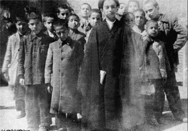 سلام بر متولد ۲۹ فروردین | مروری بر زندگی و زمانه قائد شهید امت به مناسبت فرارسیدن سالروز تولد او سلام بر متولد ۲۹ فروردین | مروری بر زندگی و زمانه قائد شهید امت به مناسبت فرارسیدن سالروز تولد او
