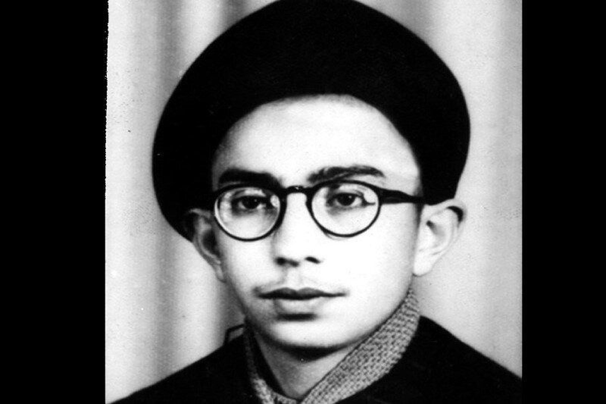 سطوری از کتاب &laquo;شرح اسم&raquo; به مناسبت ۲۹ فروردین زادروز رهبر شهید | صدای خوشی که با قرآن انس گرفت