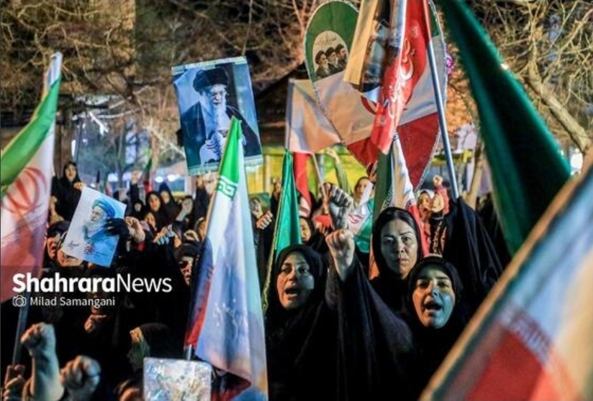 حضور زنان مشهدی در صف اول حماسه&zwnj;های شب&zwnj;های ایران| وقتی شنیدن صدای پدافند، ایستادگی را افزایش داد