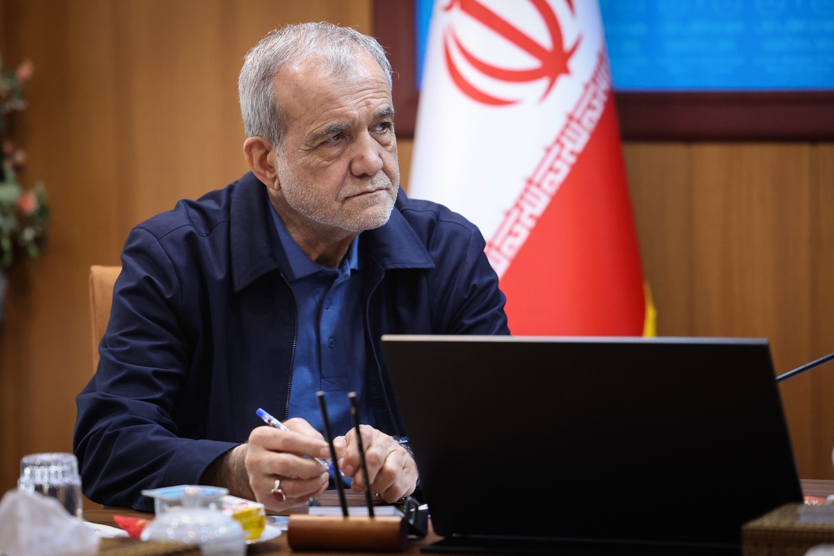 پزشکیان: ارتقای جایگاه معلم، زمینه&zwnj;ساز عدالت آموزشی و پیشرفت پایدار متوازن کشور است