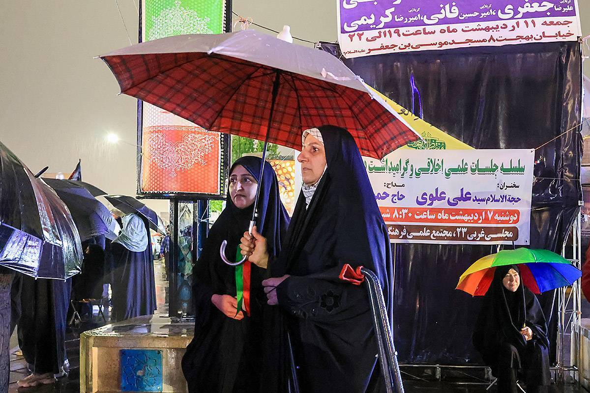 اجتماع باشکوه همبستگی مردم ایران و عراق در چهارراه برق مشهد برگزار شد