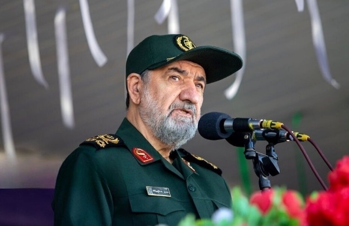 محسن رضایی: آمریکا منتظر گورستانی از ناو&zwnj;ها و نیروهایش باشد