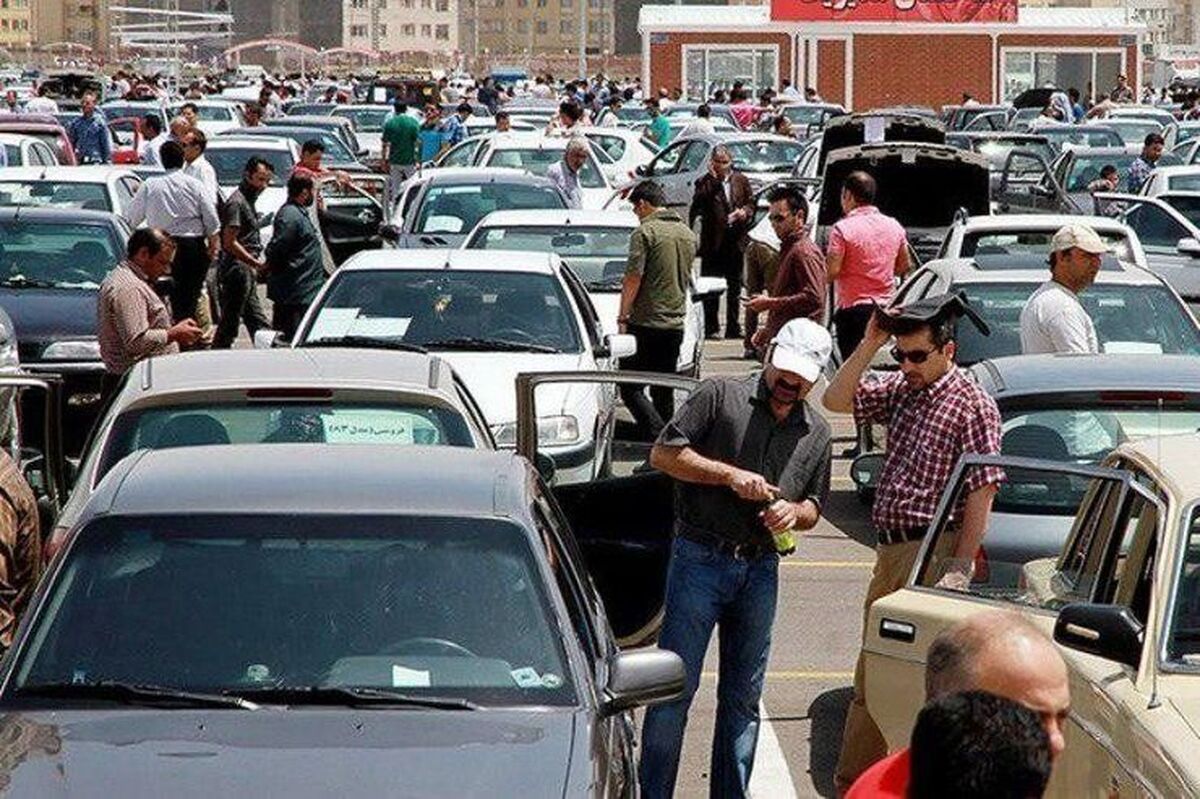 رئیس اتحادیه نمایشگاه&zwnj;داران خودرو مشهد: قیمت&zwnj;ها در بازار خودرو نسبت به هفته گذشته به ثبات نسبی رسیده است