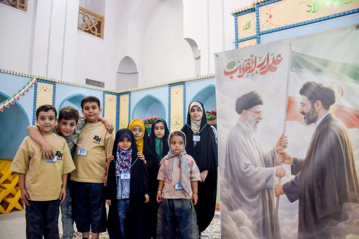 میزبانی رواق کودک حرم مطهر امام رضا(ع) از  فرزندان شهدای هوافضای تهران در  جنگ تحمیلی سوم