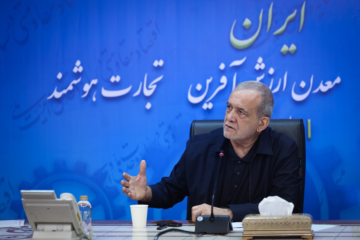 حضور سرزده پزشکیان در نشست اصناف و بازاریان | روایت رئیس جمهور از دیدار با آیت الله سید مجتبی خامنه&zwnj;ای +فیلم