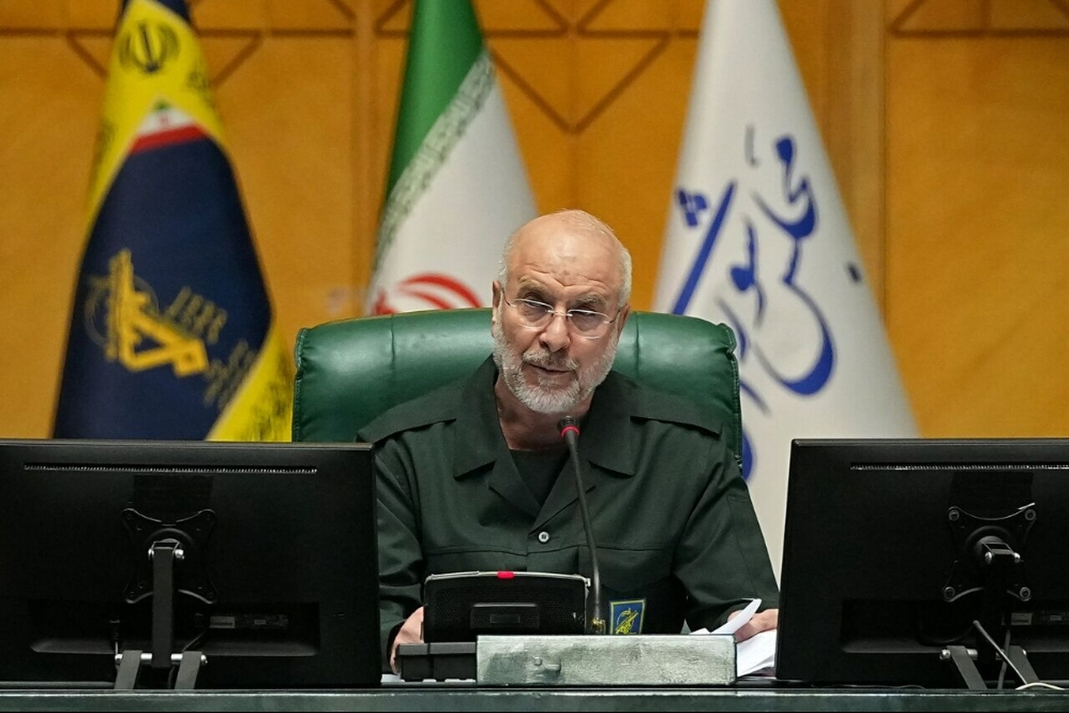 قالیباف: مدال افتخار مجاهدت در ۳ جنگ تحمیلی بر سینه بزرگ&zwnj;مردان سپاه می&zwnj;درخشد
