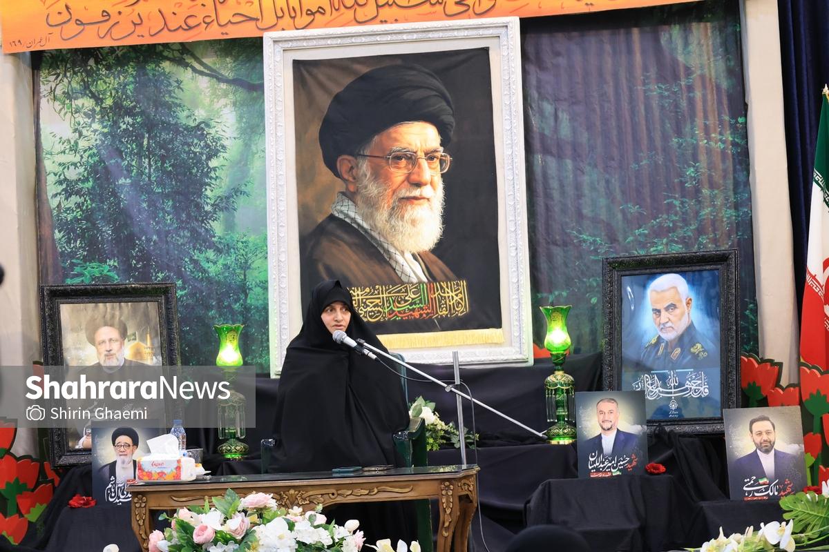 همسر شهید جمهور: حضور خانوادگی در اجتماعات حماسی شبانه، اهمیت زیادی دارد