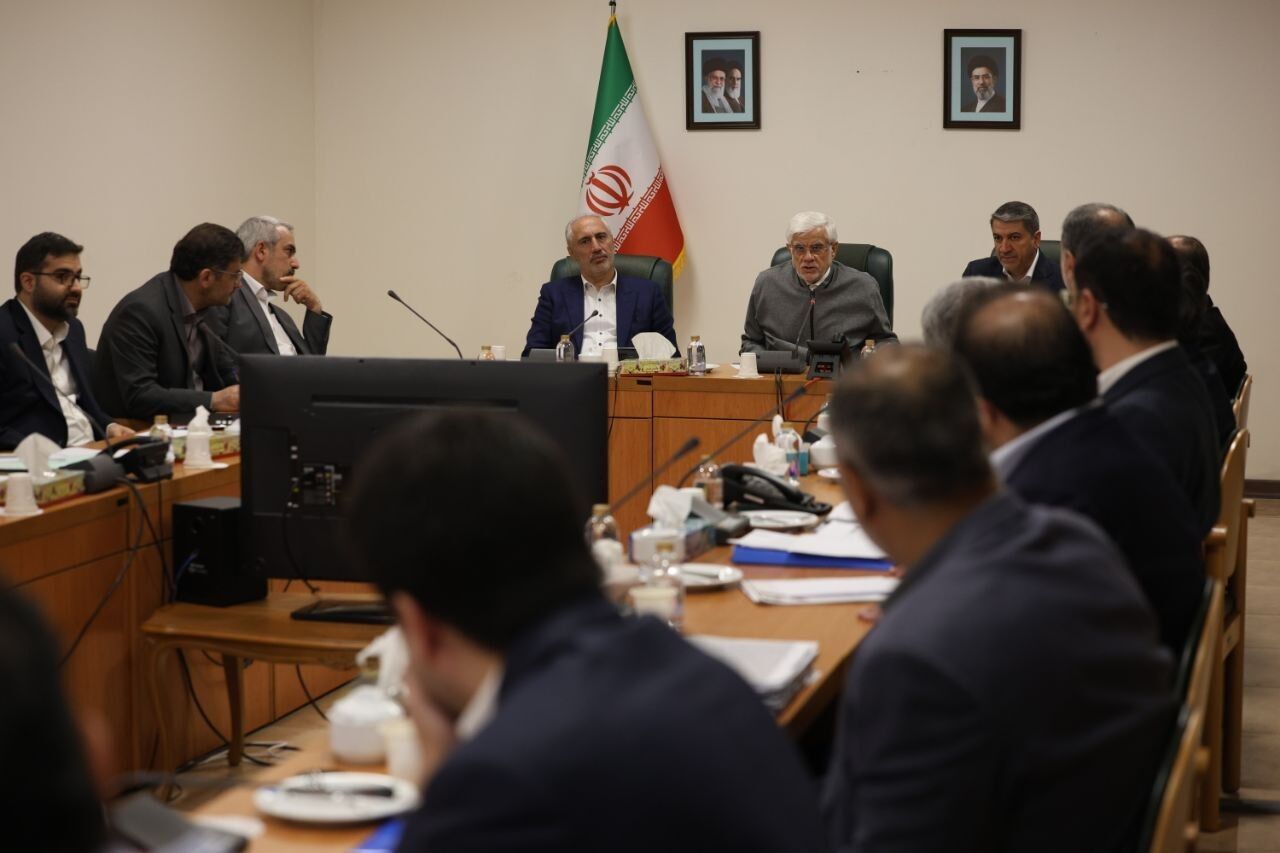 قیمت بنزین آزاد بدون تغییر ماند | عارف: هر تصمیمی درباره بنزین باید با همراهی مردم باشد قیمت بنزین آزاد بدون تغییر ماند | عارف: هر تصمیمی درباره بنزین باید با همراهی مردم باشد