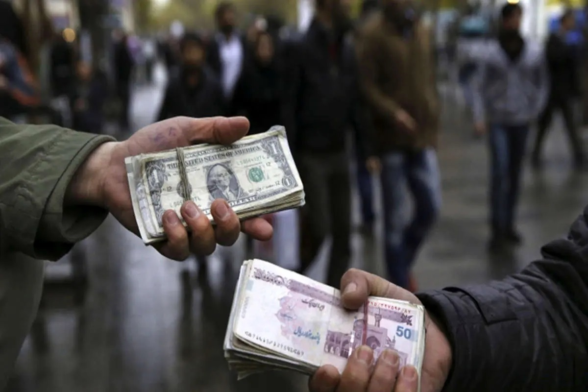 قیمت نقدی دلار در مشهد چند؟ با تراول چند؟!