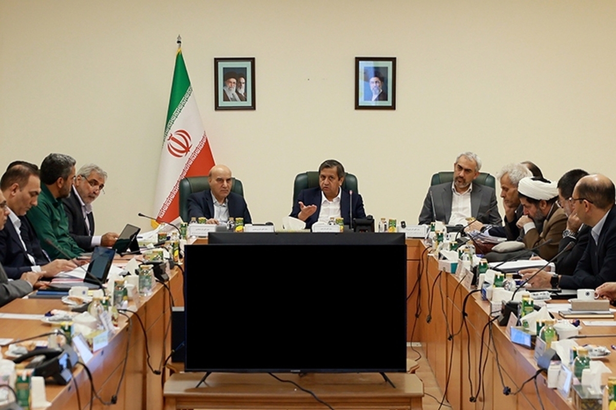 رئیس بانک مرکزی: اولویت&zwnj;مان تامین مالی زنجیره&zwnj;های تولید و بازسازی آثار جنگ است