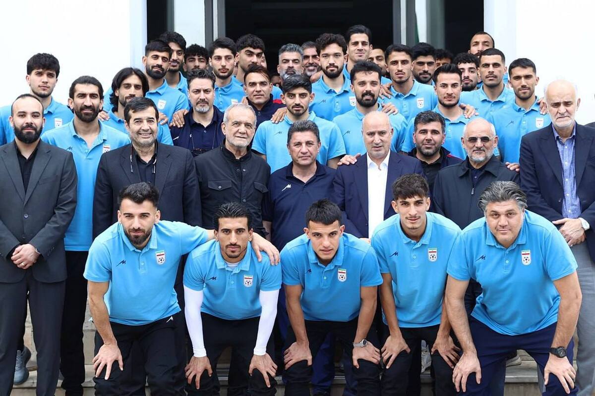 دیدار رئیس جمهور با ملی‌پوشان فوتبال+عکس