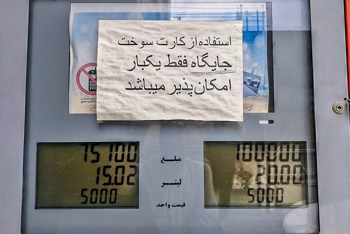 چرا صف&zwnj;های بنزین در مشهد هرروز طولانی&zwnj;تر می&zwnj;شود؟ | بنزین ۵ هزار تومانی، صف&zwnj;های ۴۵ دقیقه&zwnj;ای در مشهد + ویدئو