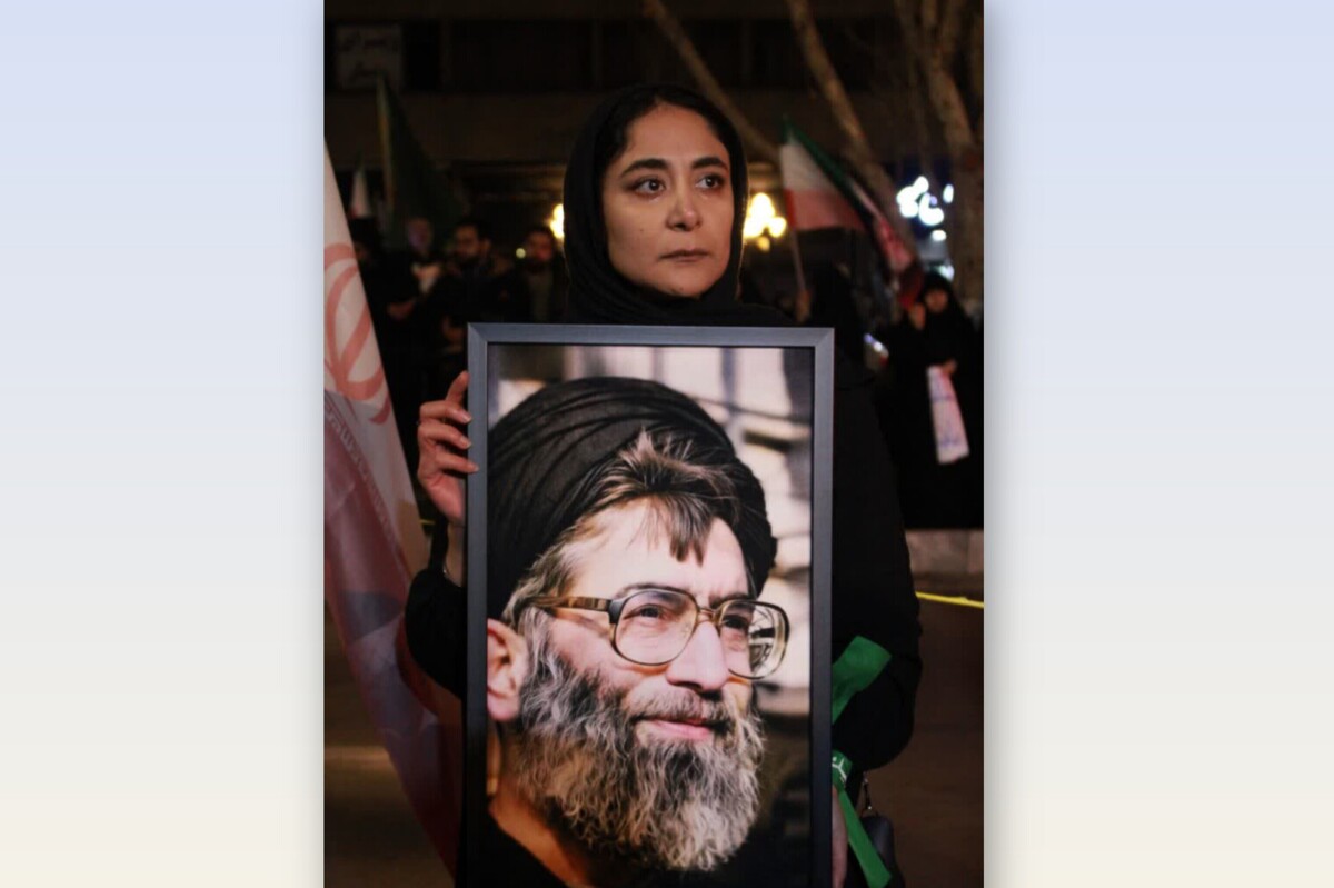 &laquo;زن در نگاه رهبر شهید فقط دیده نمی&zwnj;شد؛ حرمت داشت&raquo; | روایت نگاهی کم&zwnj;نظیر در تاریخ حکمرانی ایران