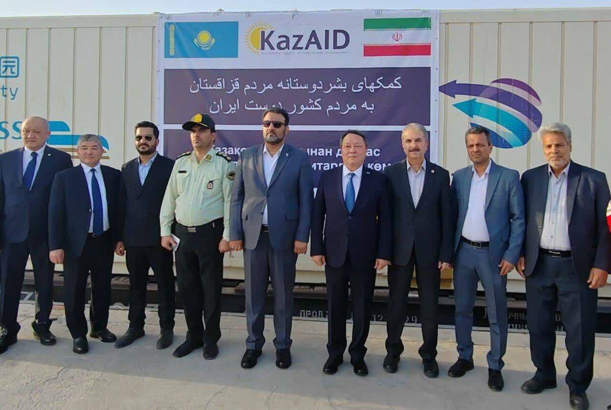 ورود کمک&zwnj;های بشردوستانه کشور قزاقستان از مرز سرخس خراسان رضوی