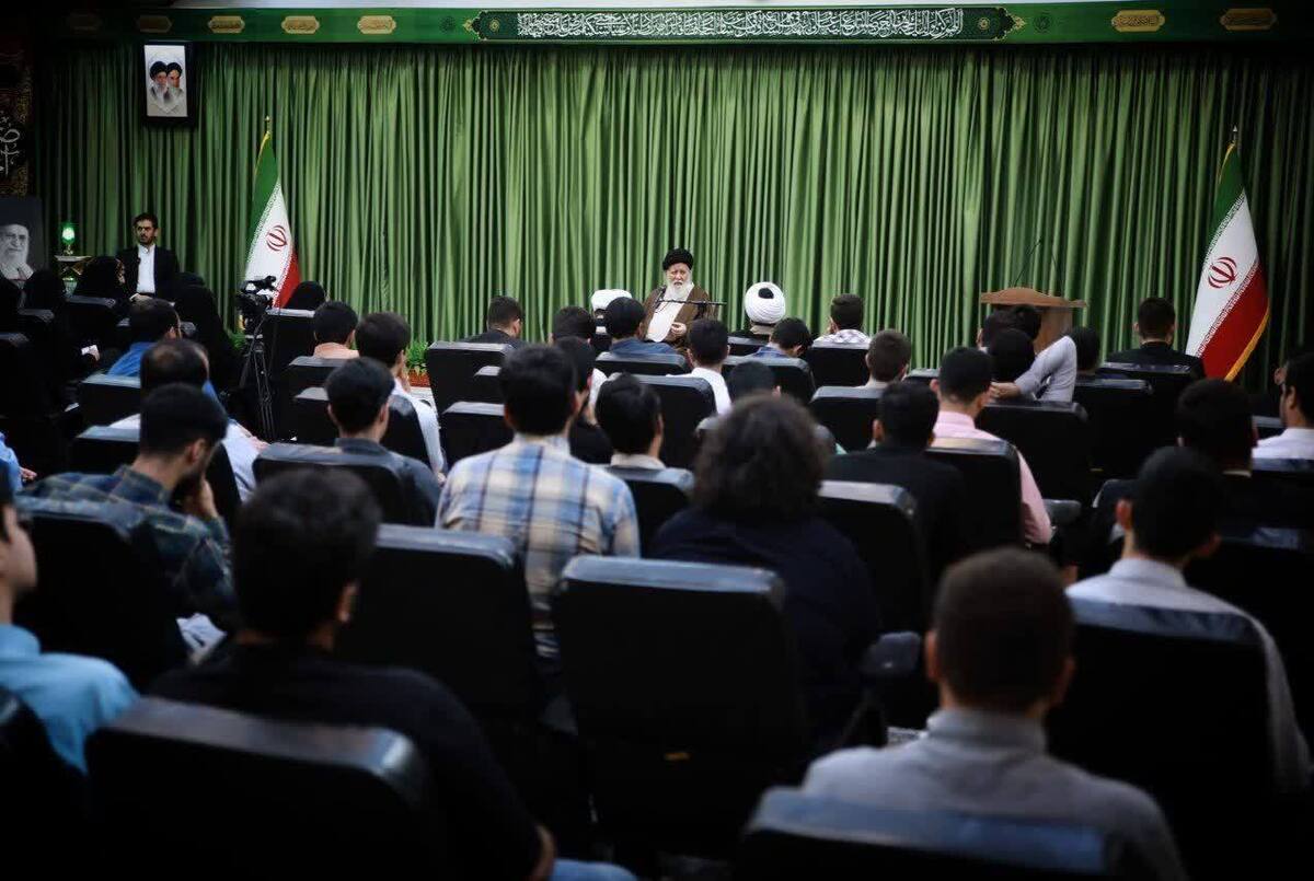 آیت&zwnj;الله علم&zwnj;الهدی: دانشجوی انقلابی باید میدان&zwnj;دار فعالیت&zwnj;های فرهنگی دانشگاه باشد | ضرورت مقابله با نفوذ &laquo;فرصت&zwnj;طلب&zwnj;ها و قدرت&zwnj;طلبان&raquo; در شرایط جنگی