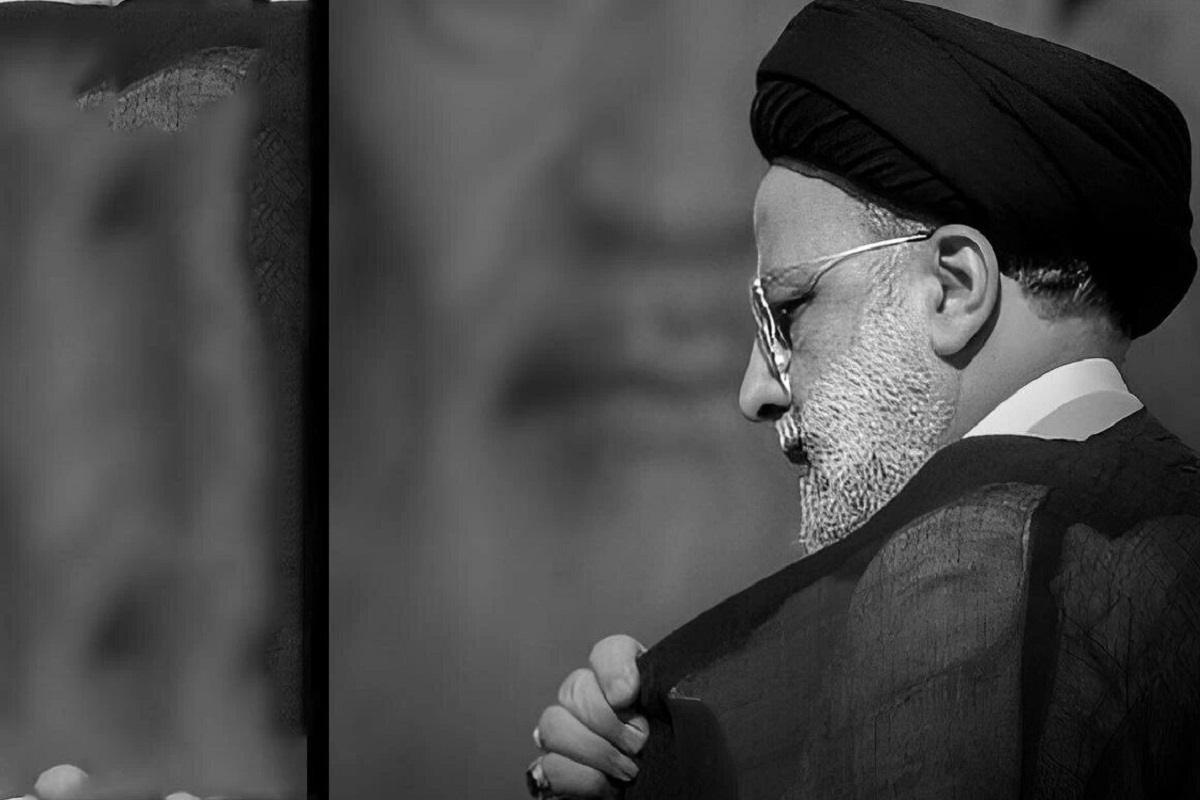 ویدئو | لحظاتی از حضور آیت&zwnj;الله شهید رئیسی در ضریح شهدا و زیارت ۳۷ شهید تازه&zwnj;تفحص&zwnj;شده