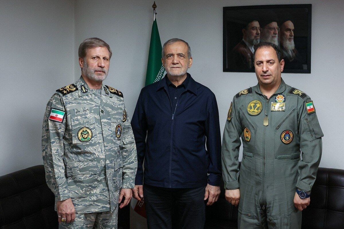 پزشکیان در دیدار با فرمانده کل آجا: ارتش با آمادگی عملیاتی بالا اقتدار دفاعی کشور را به نمایش گذاشت