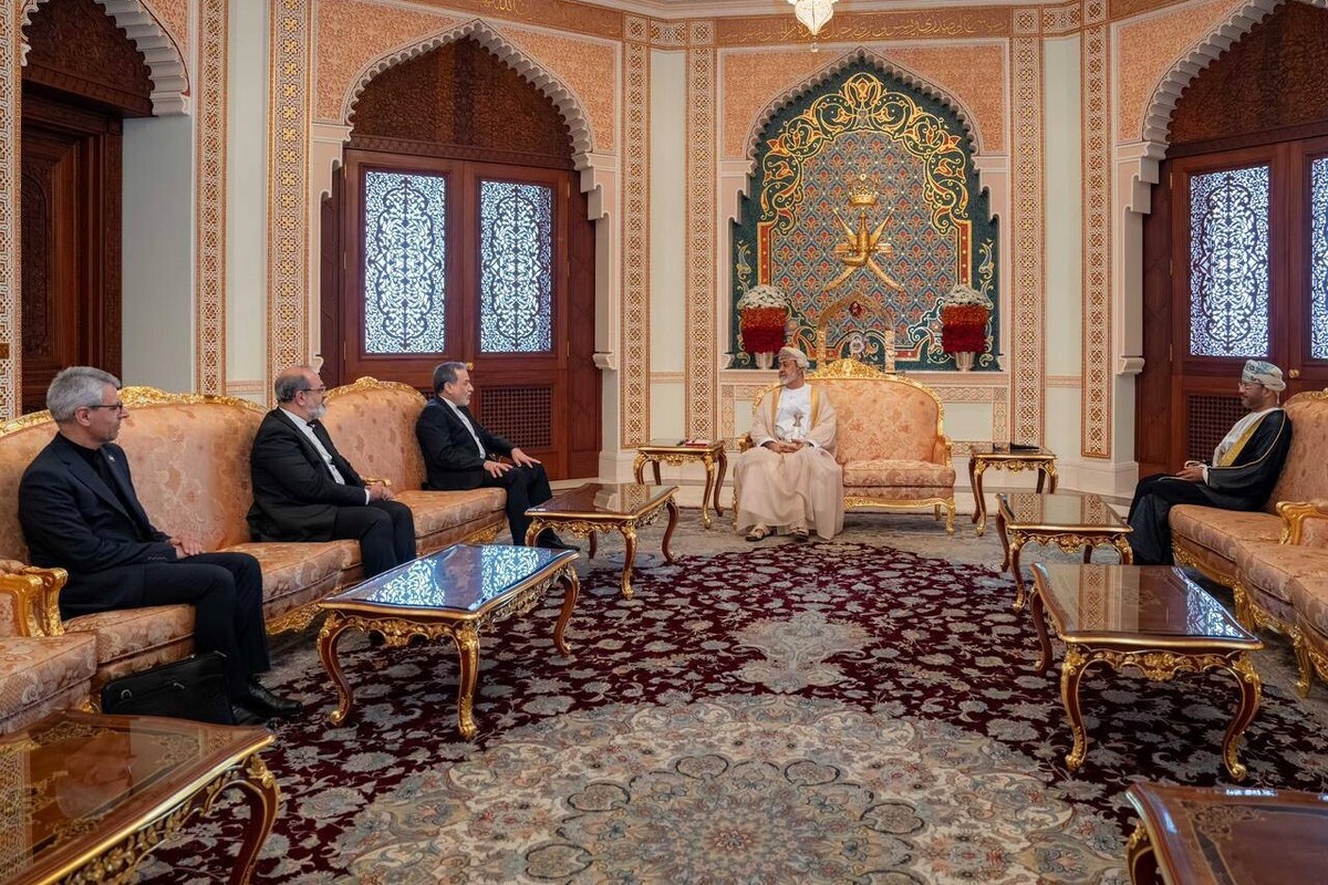 دیدار وزیر امور خارجه ایران با سلطان عمان | تأکید عراقچی بر ایجاد سازوکار امنیت دسته‌جمعی منطقه‌ای عاری از مداخله خارجی (یکشنبه، ۶ اردیبهشت ۱۴۰۵) + فیلم