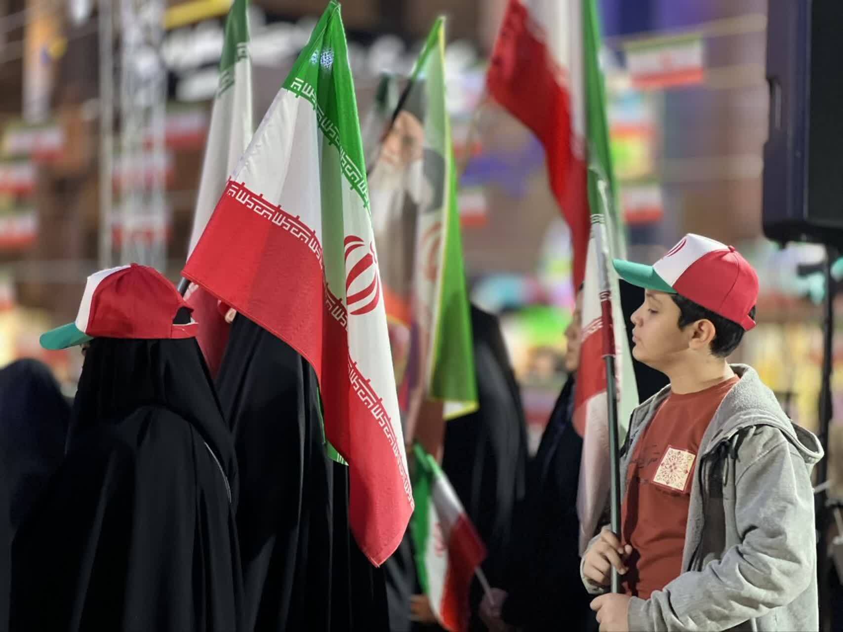 شهردار مشهد: پای این نظام و کشور و پرچم و سرزمینمان ایستادهایم شهردار مشهد: پای این نظام و کشور و پرچم و سرزمینمان ایستادهایم