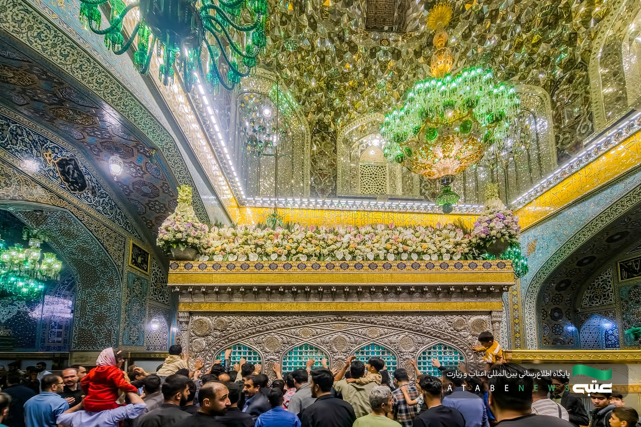 گل آرایی ضریح مطهر امام رضا(ع) در دهه کرامت + تصاویر گل آرایی ضریح مطهر امام رضا(ع) در دهه کرامت + تصاویر