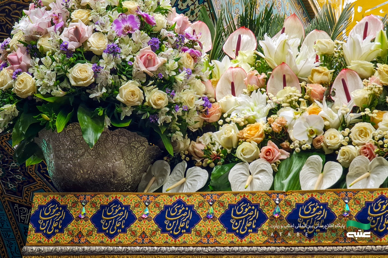 گل آرایی ضریح مطهر امام رضا(ع) در دهه کرامت + تصاویر گل آرایی ضریح مطهر امام رضا(ع) در دهه کرامت + تصاویر