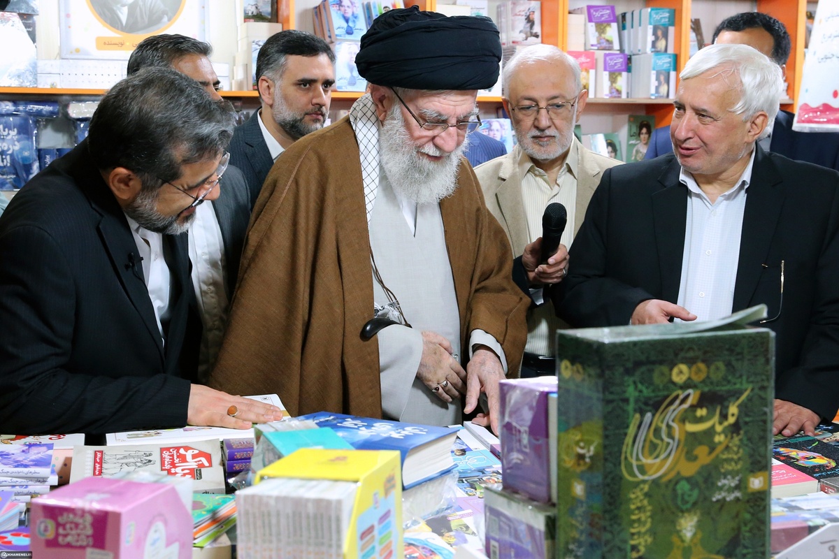 مروری بر سال&zwnj;های حضور رهبر شهید انقلاب در نمایشگاه بین&zwnj;المللی کتاب