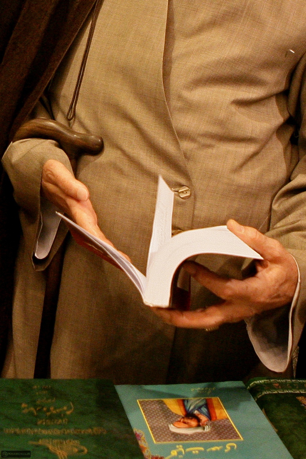 حضور رهبر شهید انقلاب در نمایشگاه بین‌المللی کتاب