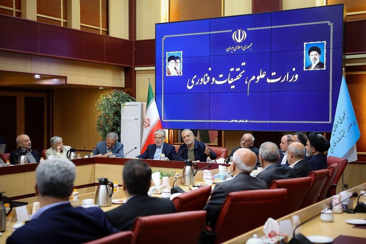 رئیس جمهور در وزارت علوم: مدیریت کشور نباید به حلقه&zwnj;ای محدود از مدیران و تصمیم&zwnj;گیران منحصر شود