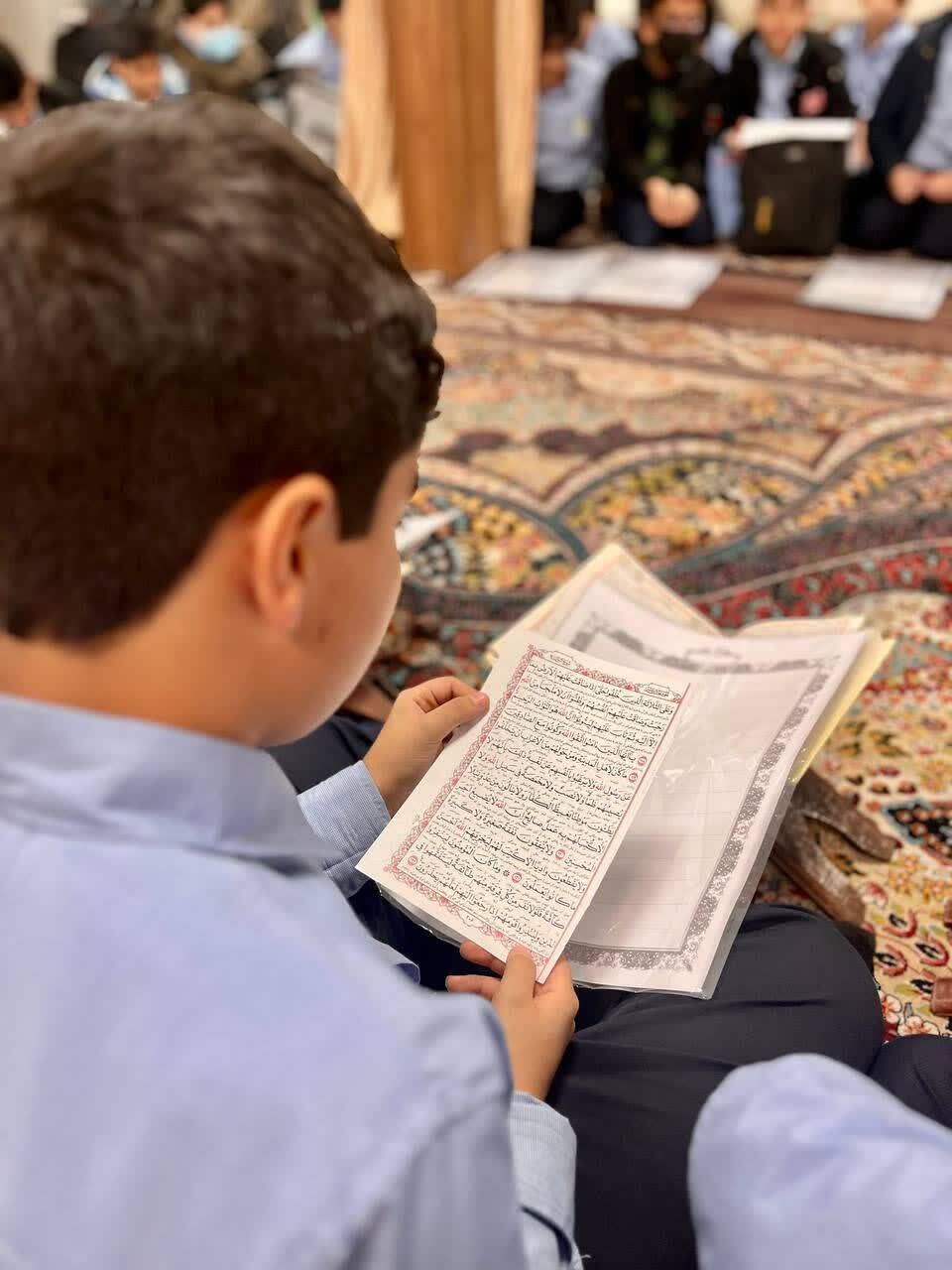 خبر کتابت قرآن توسط دانشآموزان مدارس مفتاح | وقتی قلمها به سجده در میآیند ... خبر کتابت قرآن توسط دانشآموزان مدارس مفتاح | وقتی قلمها به سجده در میآیند ...