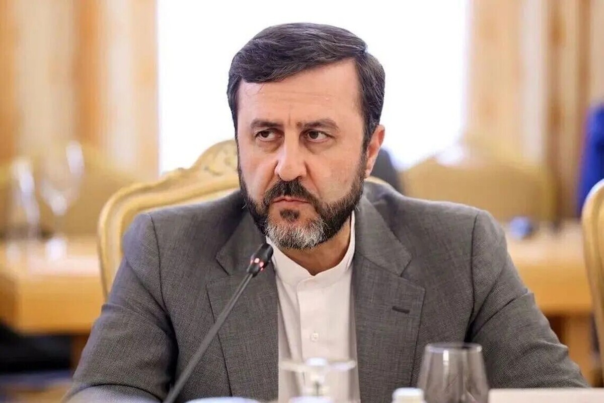 غریب&zwnj;آبادی: ایران به دنبال نگه&zwnj;داشتن کشتی&zwnj;ها پشت تنگه هرمز نیست
