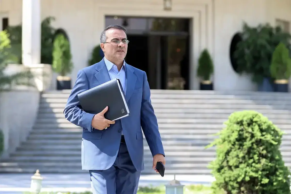 رئیس سازمان اداری و استخدامی: شرکتی‌ها اگر تبدیل وضعیت شوند، حقوقشان کاهش می‌یابد