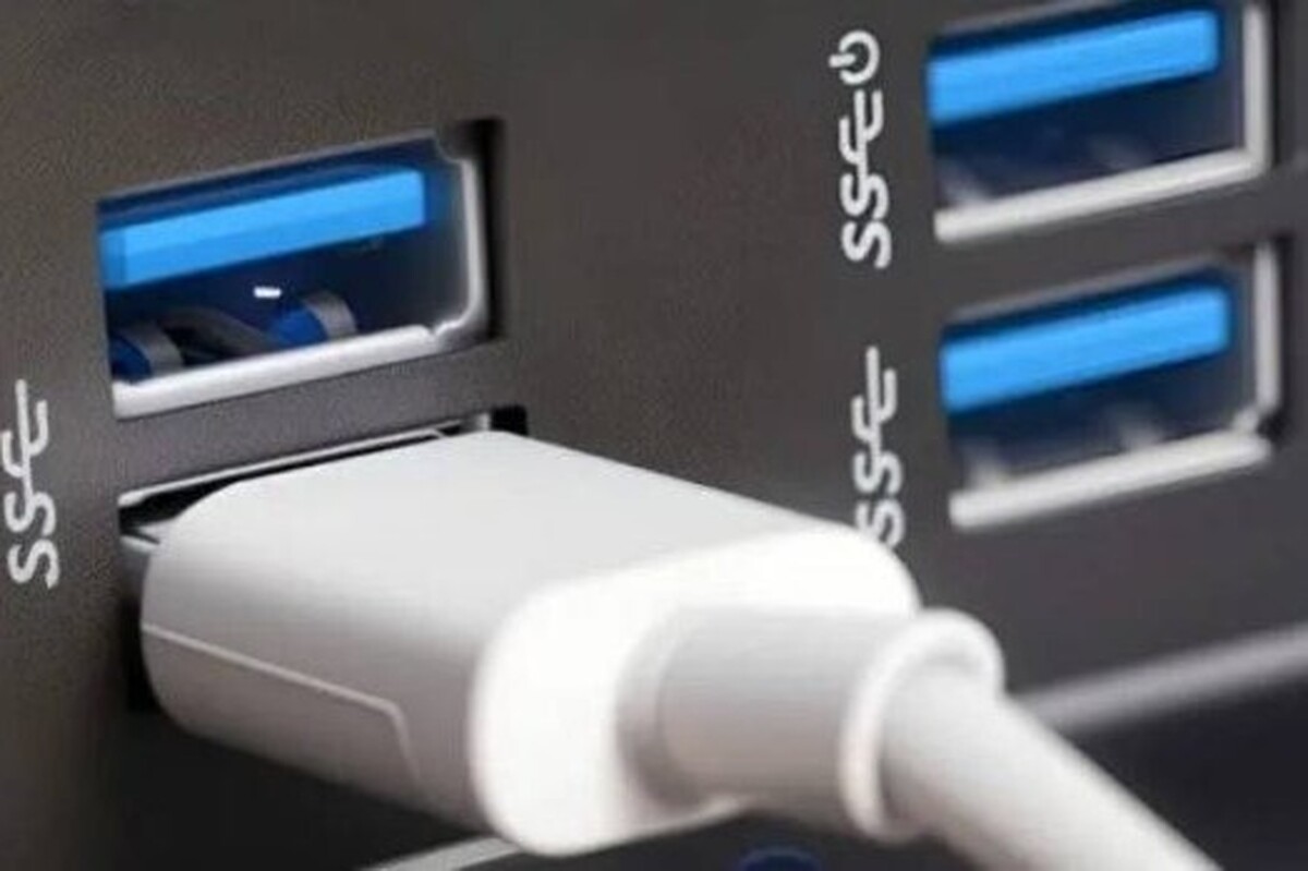 راز رنگ&zwnj;های پورت USB چیست؟ | آبی و فیروزه&zwnj;ای چه تفاوتی دارند؟